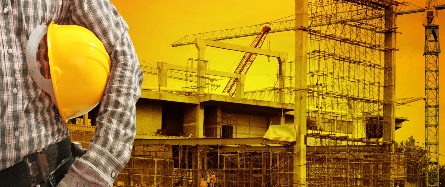 Baustellenarbeiter mit Mütze von Deutsche Vermögensberatung - Frank Schab